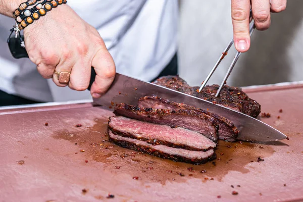 Nära Håll Händerna Kocken Förbereder Mat Köket Restaurang Matlagning Koncept — Stockfoto
