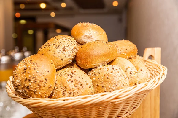 Nahaufnahme Details Von Frischen Traditionellen Hausgemachten Vollkornbrötchen — Stockfoto