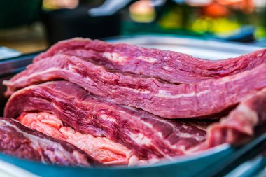 Izgara ve kızartma için çiğ biftek. Taze, lezzetli et. 