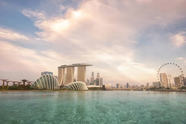 Szingapúr pénzügyi negyedében, utca-és városrészlet — Stock Fotó