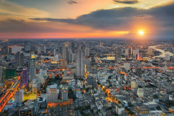 Bangkok şehir günbatımı sırasında — Stok fotoğraf