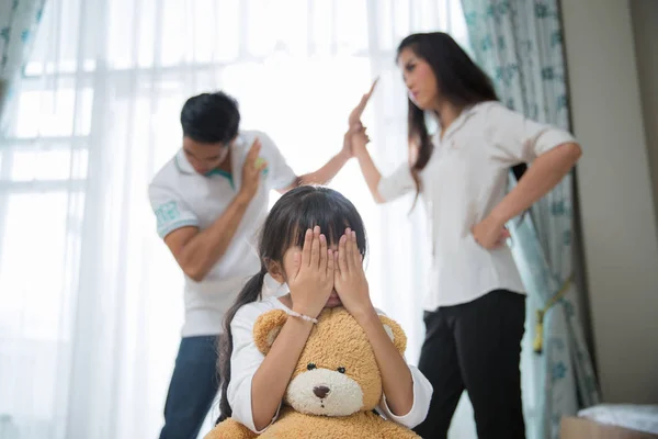 Father and mother arguing — Stock Photo, Image