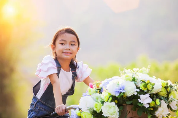 Portrait of beautiful Asian girl — Stock Photo, Image