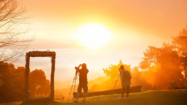 Fotografów fotografowania sunrise — Zdjęcie stockowe