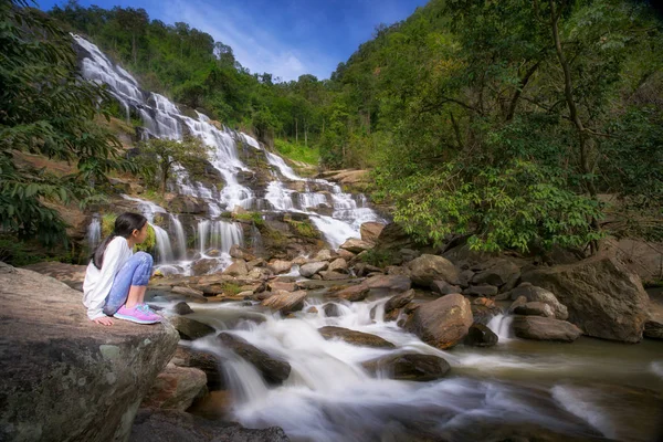 Mae ya cachoeira — Fotografia de Stock