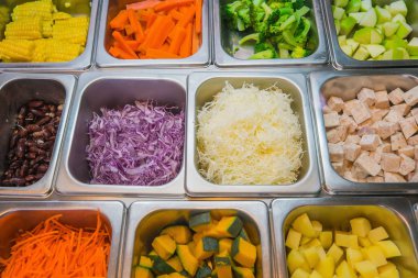 Salata yapmak seçim için ham maddeler