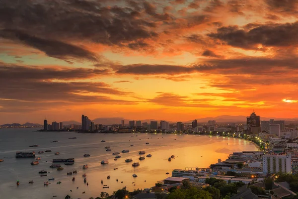 Seascape e nascer do sol sobre a praia de Pataya — Fotografia de Stock