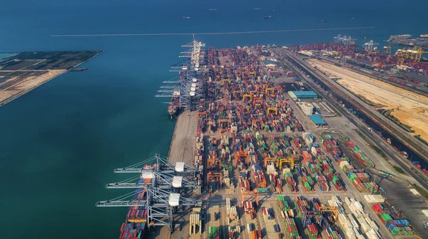 Landschap uit vogel oog weergave van de logistieke haven van Laem chabang — Stockfoto