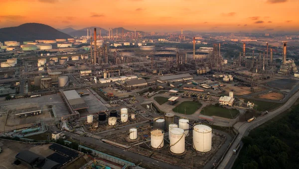 油 refiery 工場の風景 — ストック写真