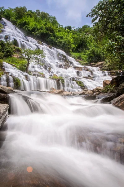 Mae ya cachoeira — Fotografia de Stock