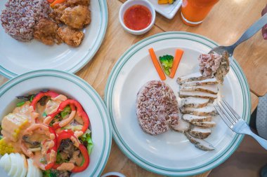 İyi sağlıklı düşük cholesteral için yüksek ama proteen yeme