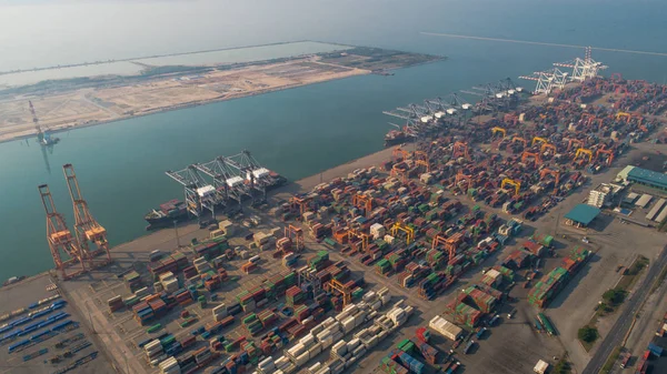 Paysage de vue d'oiseau pour le port logistique de Laem chabang — Photo