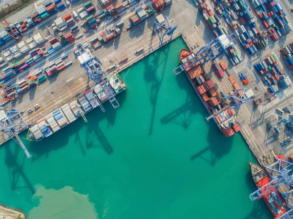 Puerto logístico, transporte e importación de buques, negocios de exportación — Foto de Stock