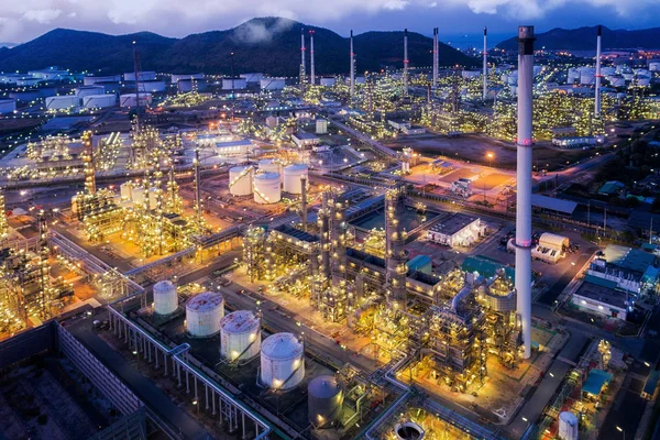 And scape of Oil refinery plant from bird eye view on night — Stock Photo, Image