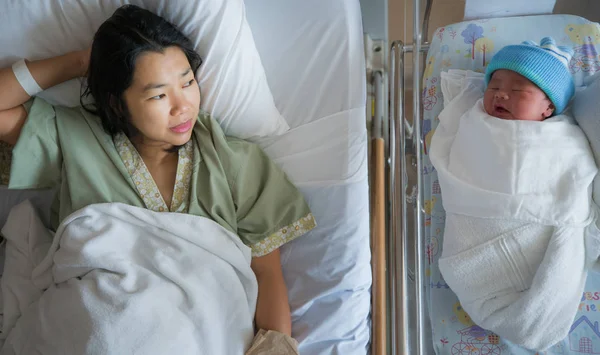 New born baby just delivery sleep with his mother in hospital — Stock Photo, Image