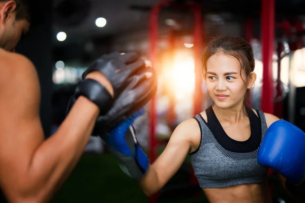 Mulher ttaining para Fitness boxe — Fotografia de Stock