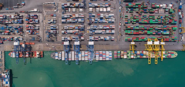 Puerto logístico, transporte e importación de buques — Foto de Stock