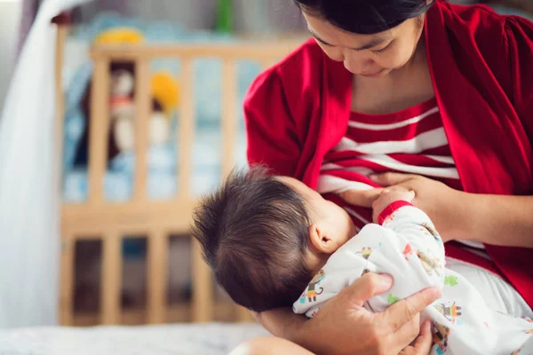 Mamá y bebé — Foto de Stock