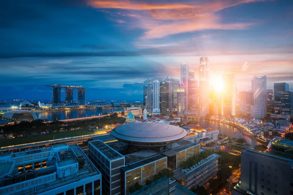 Сингапур город с восходом солнца днем и ночью фото — стоковое фото