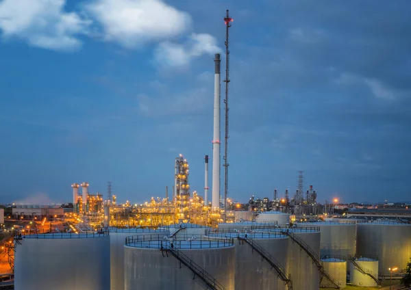 Fábrica de tanques de petróleo y refinerías de petróleo en Tailandia — Foto de Stock