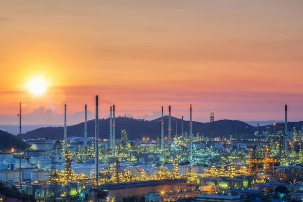 Zbiornik oleju i olej rafinerii fabrykę w Tajlandii — Zdjęcie stockowe