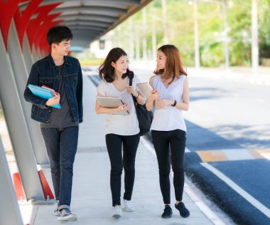 Asyalı öğrenci üniversite