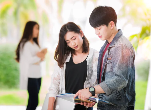 Asian student and friends look at a report and do home work — Stock Photo, Image