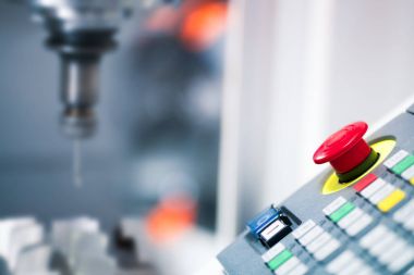 Cnc makine Denetim Masası'ndaki Acil durdurma düğmesi 