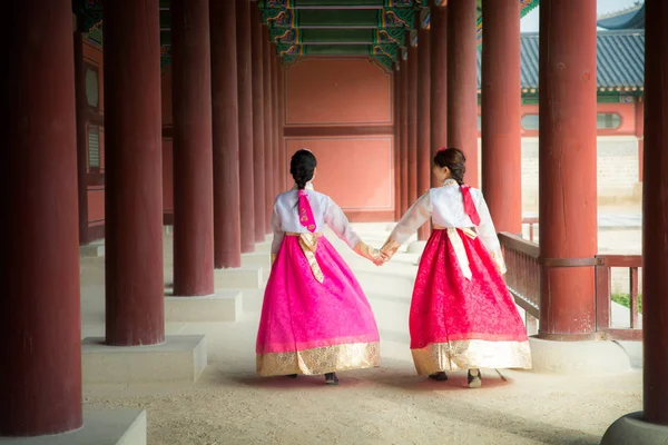 Signora coreana in abito hanbok — Foto Stock