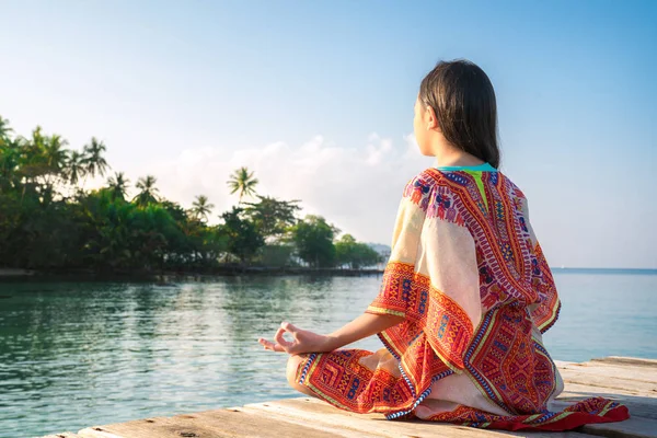 Asiática Chica Sentarse Poste Yoga Posición Complejo Tailandia Esta Imagen —  Fotos de Stock