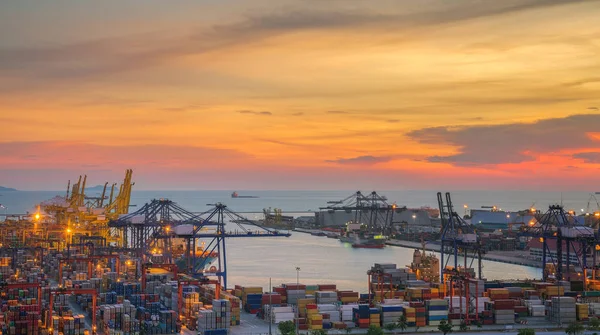 Logistisk port för container och båt — Stockfoto