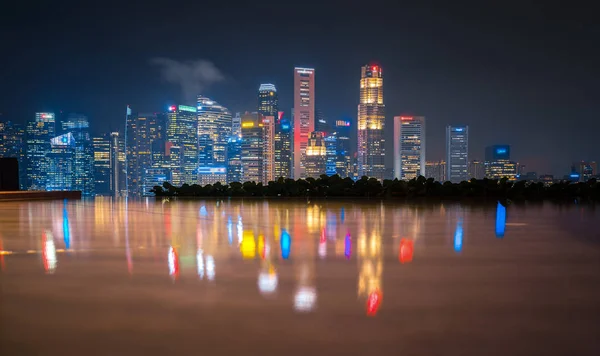 Singapore Stadtbild Der Nacht Mit Reflexion Auf Dem Boden Vom — Stockfoto