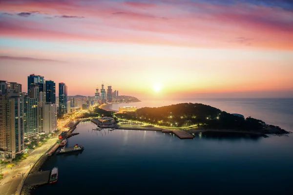 韓国釜山市 夏の日の出の空と釜山ビーチ — ストック写真