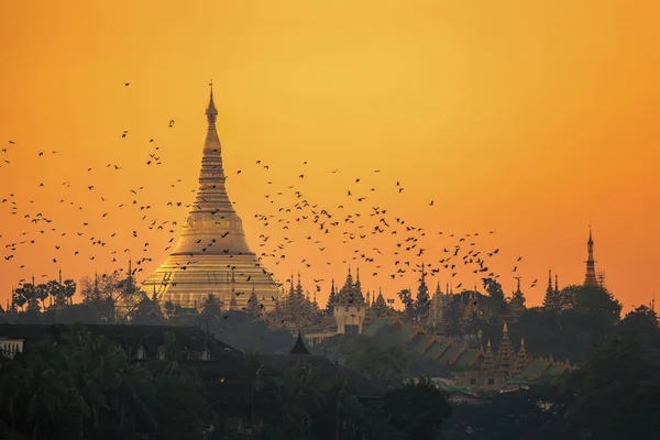 Shwedagon pagoda — Stok fotoğraf