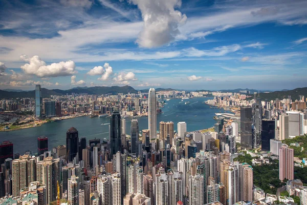 从维多利亚山顶景观看香港城市天际线 — 图库照片