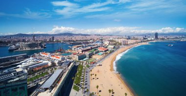 Barcelona plaj ve Barselona şehir 