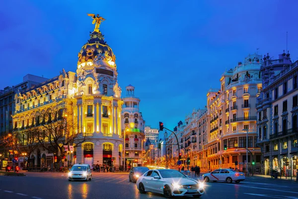 Car and traffic lights on Gran via street — Stock Photo, Image