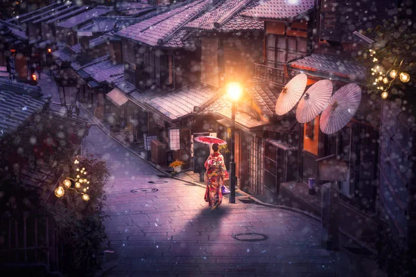 Japanese girl walk with traditional kimono dress in winter seaso — Stock Photo, Image