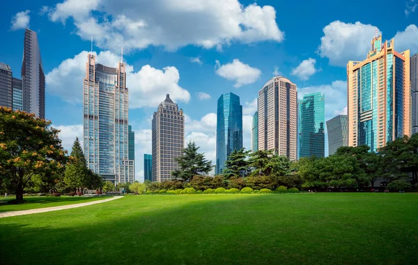 Park och trädgård i Shanghai city — Stockfoto
