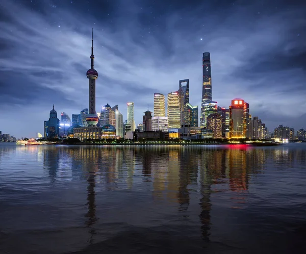 Éjszakai Városkép Sanghaj Kína Város Városképe Huangpu Folyón — Stock Fotó