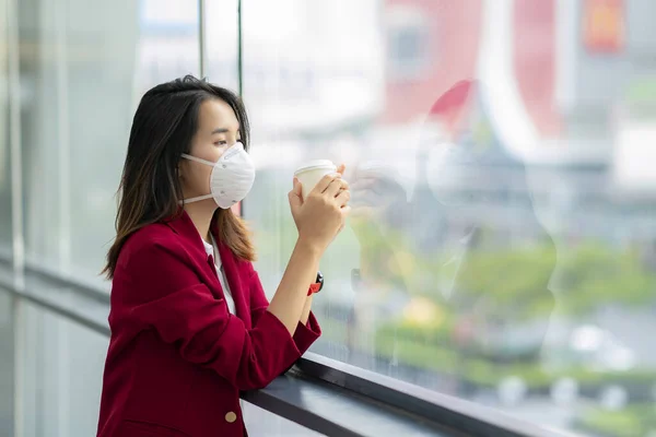 Asiática Chica Utilizar Una Máscara Protección Para Prevenir Corona Viruus —  Fotos de Stock