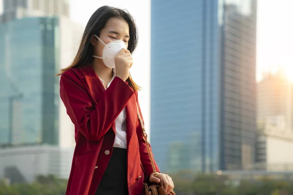 Asiática Chica Utilizar Una Máscara Protección Para Prevenir Corona Viruus —  Fotos de Stock