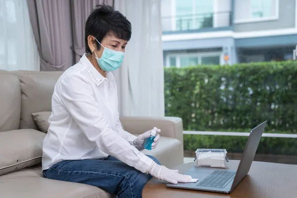 Asian Old People Cleaning Her Notebook Computer Alcohol Prevent Covid19 — Stock Photo, Image
