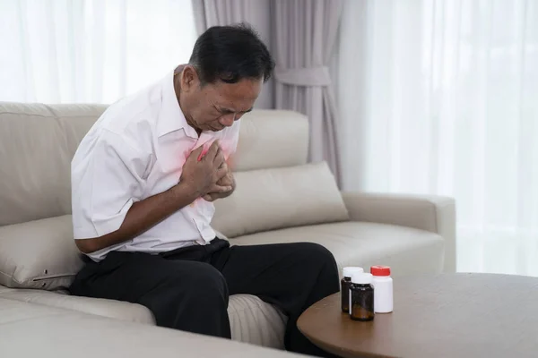 Vieil Homme Asiatique Avec Crise Cardiaque Dans Salon Situation Urgence — Photo