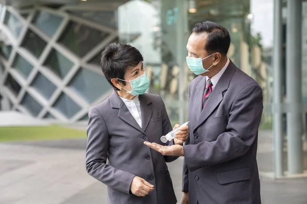 Old People Asia Usd Alcohol Gel Cleaning Her Hands Mask — Stock Photo, Image