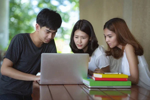 Aziatische Jonge Man Vrouw Die Zitten Wijzen Studeren Examen Tutor — Stockfoto