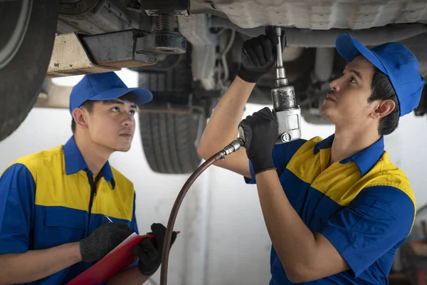 Asijský Muž Auto Servis Opravy Údržba Lidé Koncept Šťastný Usměvavý — Stock fotografie