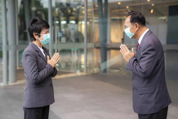 Thai Old Business People Greeting Togather Wai Wai Greeting Method — Stock Photo, Image