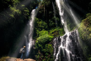 Geleneksel Bali mimarisi: Sekumpul Şelaleleri Munduk, Bali