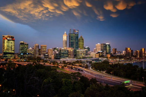 Skyline Von Perth Mit Zentralem Geschäftsviertel Bei Sonnenuntergang — Stockfoto